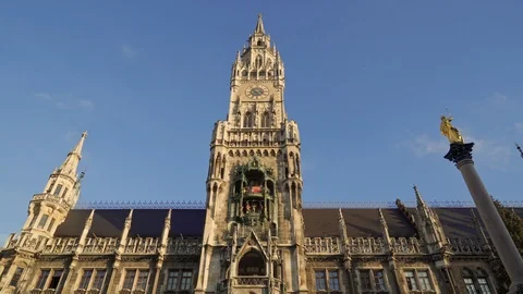 Locked down real time shot of New Town Hall on Marienplatz the city centre of Stock Footage 126009547