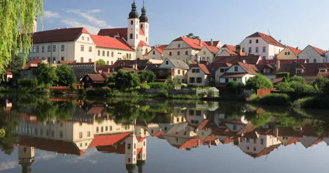 Locked off motion of pond with reflections of old town Telc in the water 動画素材 337984901