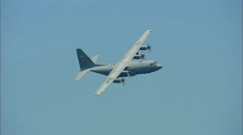 Lockheed C-130 Hercules Fly By 库存影片 56359359