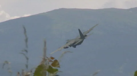 Lockheed C-130 "Hercules" - nat sound - 3/3 Stock Footage 647024