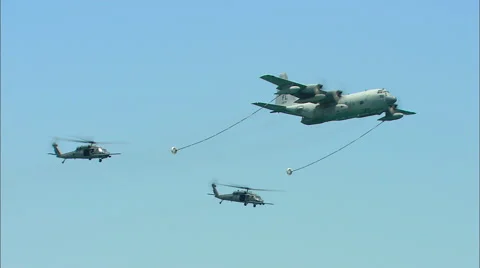 Lockheed C-130 Hercules Refuel Helicopter Fly By Vídeo Stock 56360678