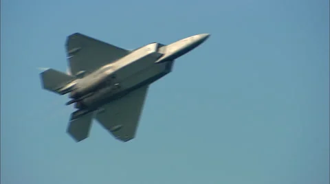 Lockheed Martin F-22 Raptor Fast Fly By Vídeos de archivo 56361101