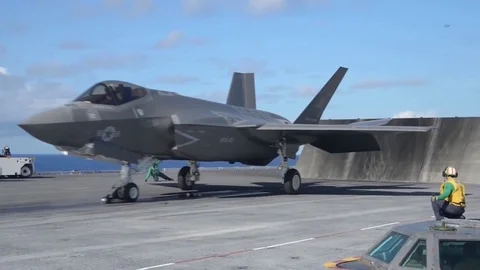 Lockheed Martin F-35 Lightning II Extremely fast take-off from an aircraft carri Video stock 121798260