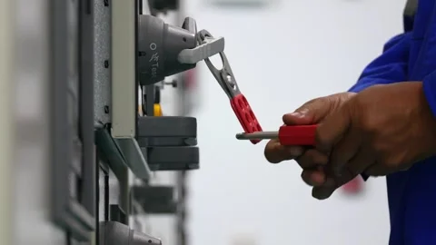 Locking and unlocking of electric control cabinet 库存影片 246437527