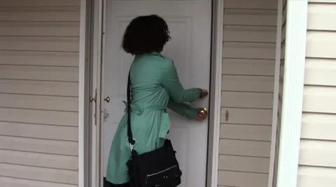 Locking Door and Leaving Video stock 20567365