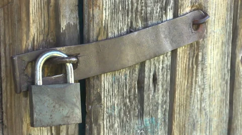 Locking Unlocking  padlock on rustic door Stock-Footage 55033398