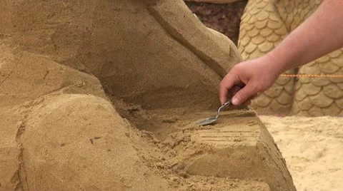 Locks and figures from the sand. Video stock 21044009