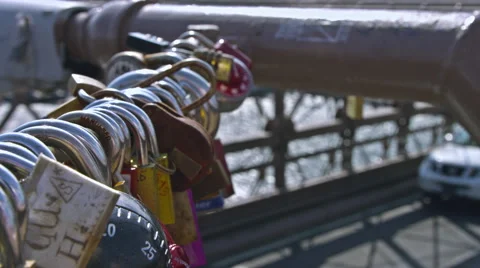 Locks on Brooklyn Bridge during a summers day Stock-Footage 59799925