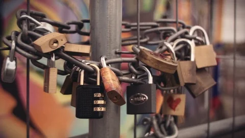 LOCKS &amp; GRAFFITI 動画素材 71960512