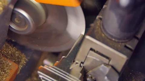 Locksmith makes a duplicate of the key lock. Close up 库存影片 162610454