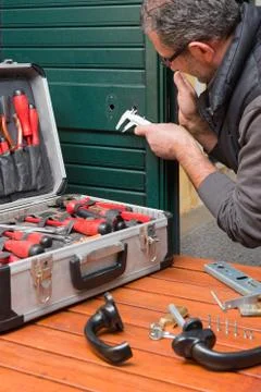 Locksmith repair the lock Foto stock