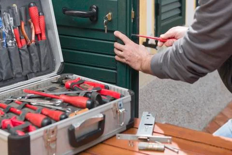 Locksmith repair the lock Foto stock