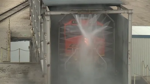 Locomotives Get a Bath 스톡 동영상 70854629
