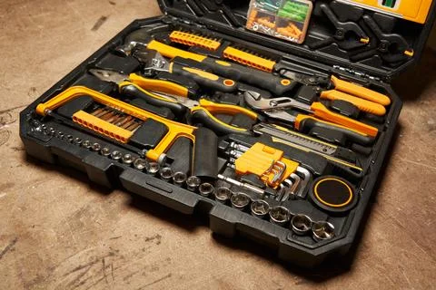 In the lodgement a set of hexagons, interchangeable heads, bits, a saw for metal Foto stock