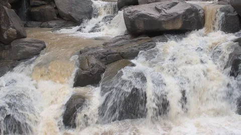 "lodh waterfall" plunge in multiple stream on the boulders 库存影片 290307154
