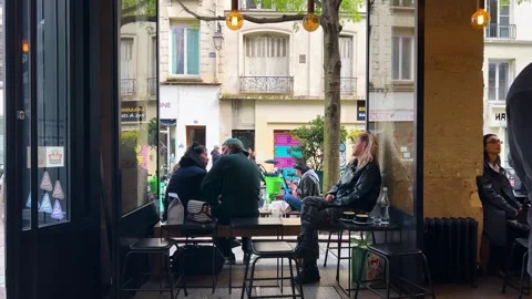 Loft style interior elements and huge open bay windows. Stock-Footage 311947032