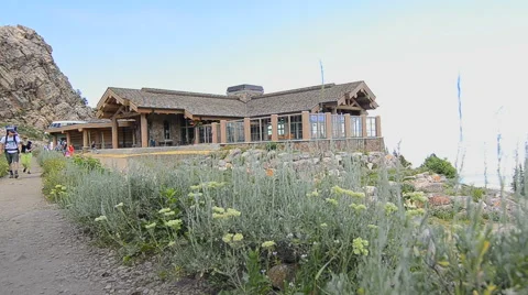 Log cabin up on a mountain top Stock-Footage 40563593