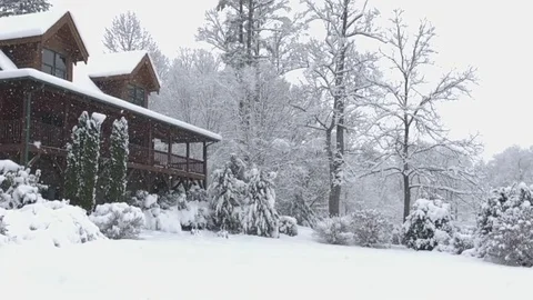 Log cabin in white falling snow of North Carolina winter Stock Footage