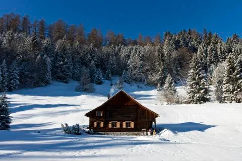 Log cabin in winter Stock Photos
