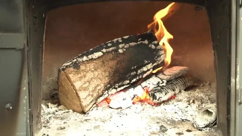 Log on fire. Old oven to make pizzas Stock Footage 157896952