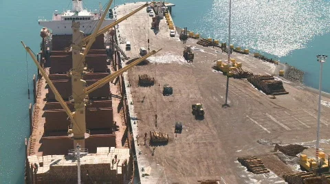 Log loading at port time lapse Stock-Footage 811451