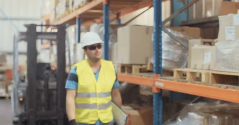 Logistics person working in a warehouse 스톡 동영상 65040386