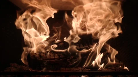 Logs burning in a fireplace in slow motion Video stock 235020185