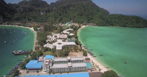 Loh Dalum Bay on Phi Phi Islands, Thailand, Drone Shot With Camera Tilt 스톡 동영상 73819948