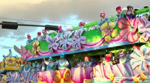 Lohengrin float throwing beads in parade Stock Footage 36632130