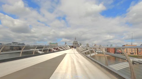 London 52 - Millenium Bridge heading north Part 1 - 4k Video stock 148909145