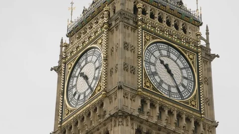 London Big Ben clock pan Vídeo Stock 108736804