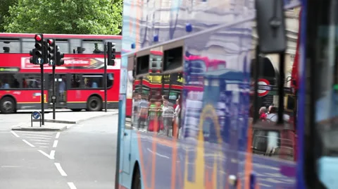 London buses in Trafalgar Square 스톡 동영상 34459488