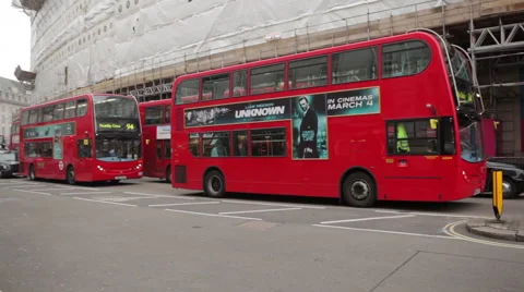 London buss at a square Stock Footage 58129566