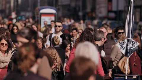 London Crowd 動画素材 128367110