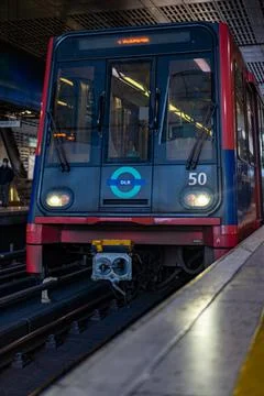 London DLR Train Pulling In To Station 库存照片