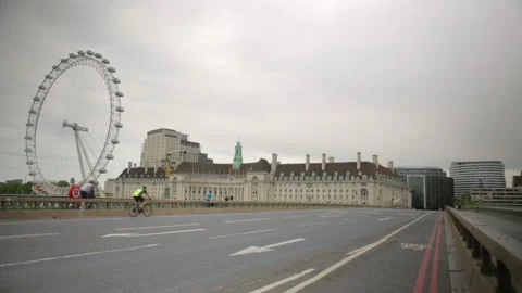 London During Lockdown - Westminster Bridge - 3rd May 2020 Video stock 130739990