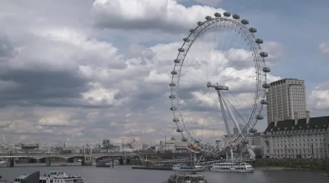 The London Eye on a cloudy day Stock-Footage 62420668