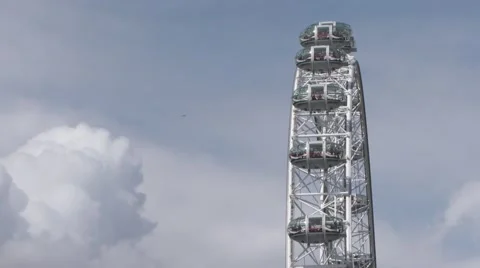 The London Eye rotating with clouds in the background Stock Footage 62420608