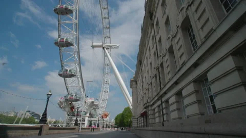 London Eye side view stopped quitet and empty during the lockdown - no audio Stock Footage 149039491