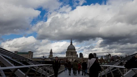London hyperlapse from Millennium bridge to St Paul's Cathedral Video stock 127102483