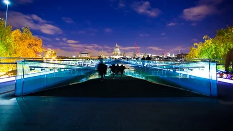 London Millenium Bridge and St Paul's Cathedral - Timelapse 스톡 동영상 82399449