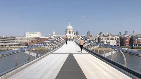 London - Millenium Bridge Video stock 127227515