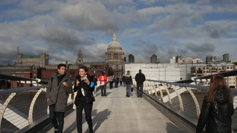London millennium bridge 2 Stock Footage 185068221