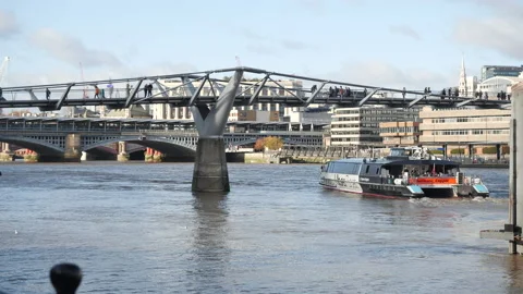 London millennium bridge Stock Footage 185069076