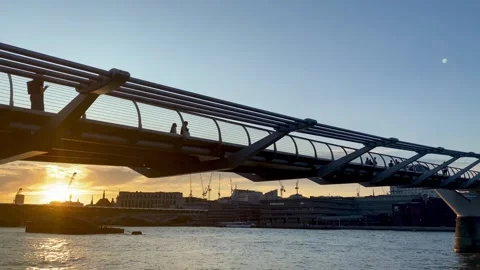London pan at sunset along Millenium Bridge to St Pauls Stock Footage 282106425