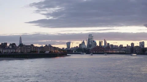 London skyline at sunset over the Thames timelapse Vídeo Stock 199977183