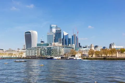 London Skyline Wolkenkratzer Hochhäuser im Bankenviertel am Fluss Themse L.. Stock Photos