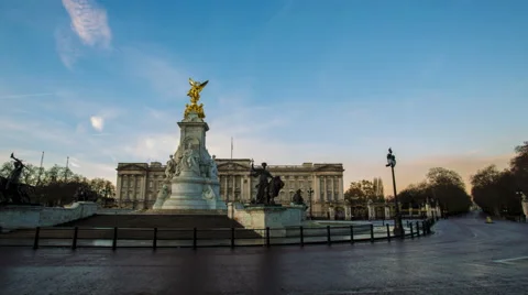 London Statue during the Day with Clouds Stock Footage 62911995