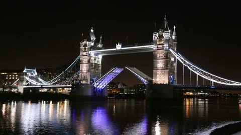 London Tower Bridge Opens &amp; Closes, Raised &amp; Lowered. 4K / UHD 스톡 동영상 33741201