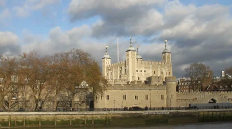 London Tower handheld from the river Stock-Footage 33444173